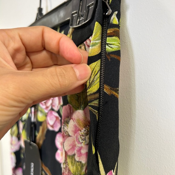 Authentic Dolce & Gabbana size 36 (U.S 0) floral/ cherry blossom print pants - Picture 2 of 12